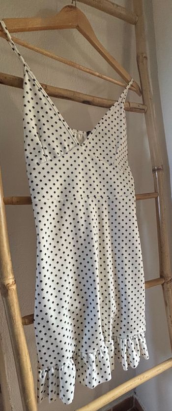 Robe boohoo blanche à point noir