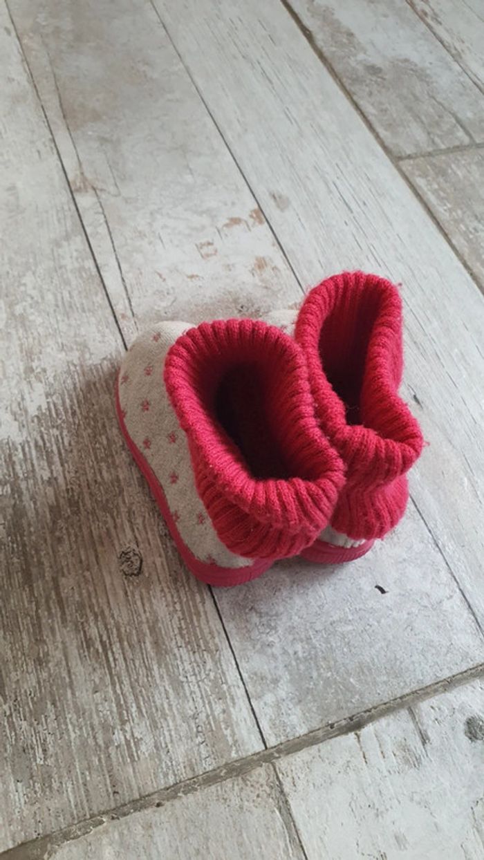 Chaussons taille 19 en très bon état - photo numéro 3