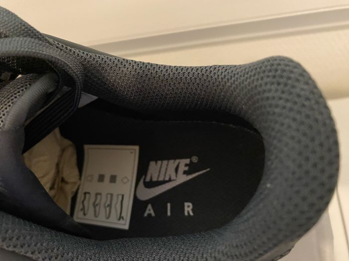 Baskets Nike  Air force one  Neuve - photo numéro 4