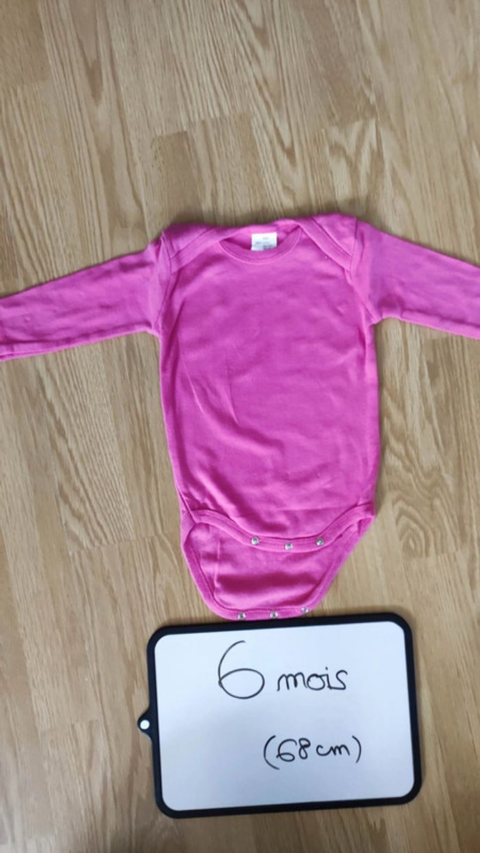 4 bodies taille 6 mois - photo numéro 7