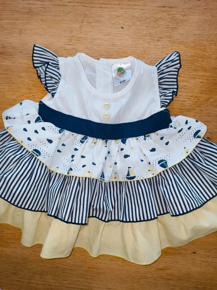 Robe fille 1 mois excellent état