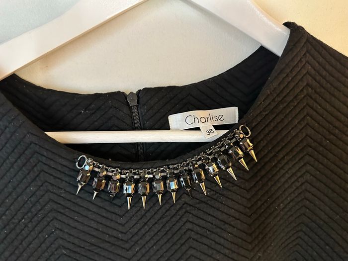 Robe tunique noire bec bijoux de col - photo numéro 2