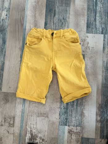 Short jaune