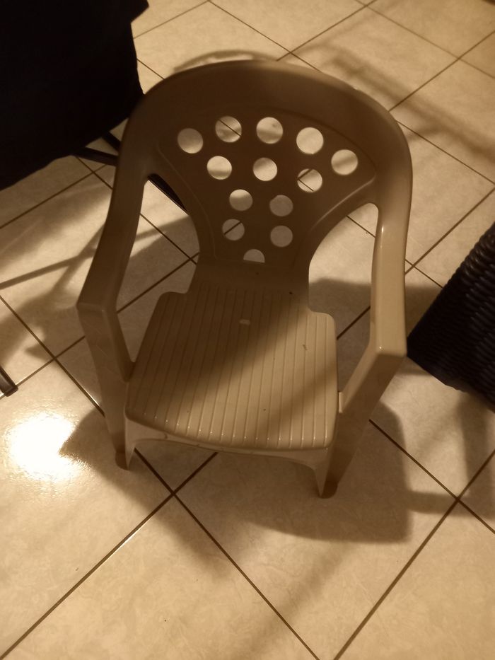 Chaise plastique enfant