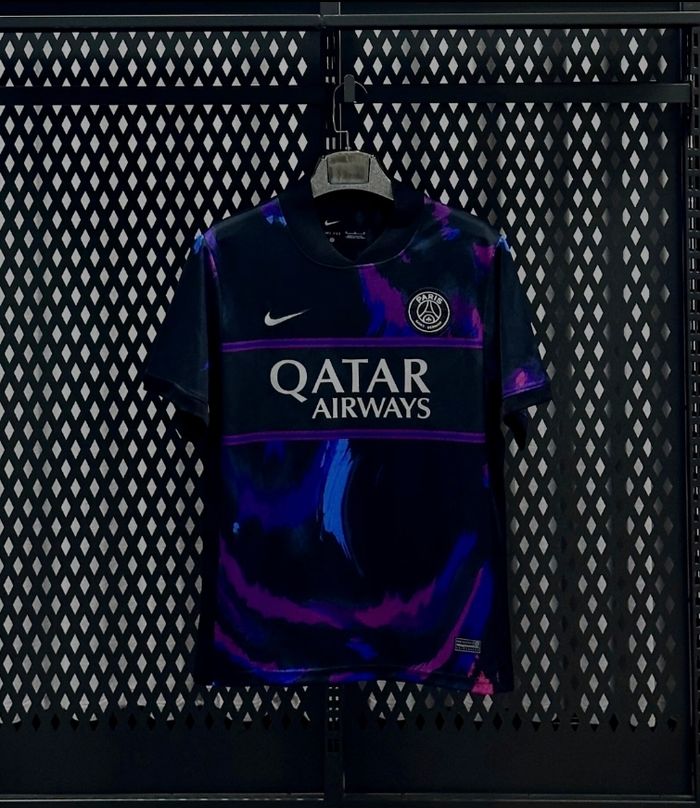 Fournisseur maillots, survêtement, doudoune, crampons - photo numéro 3