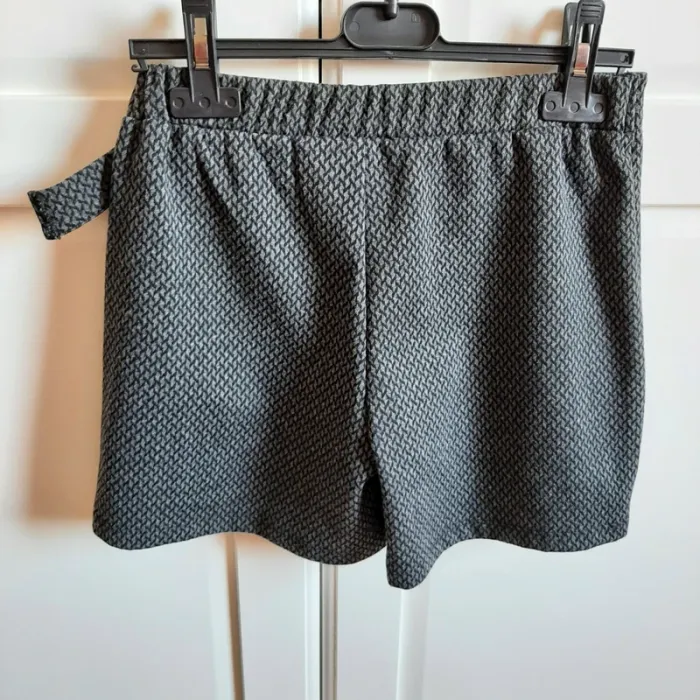 Jupe short portefeuille anthracite 10 ans neuve - photo numéro 2