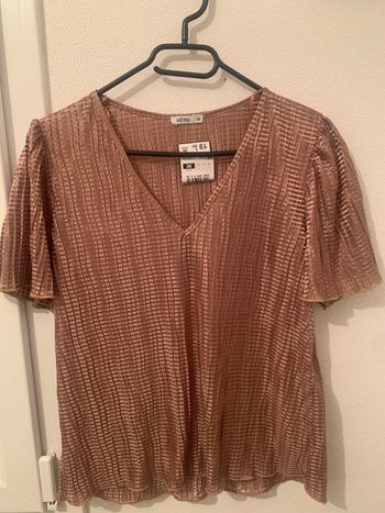 haut neuf avec étiquette