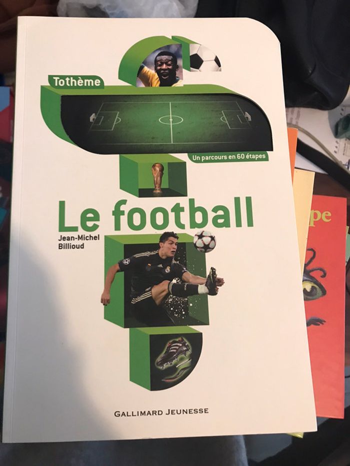 Livre « Le Football » édition Gallimard collection Tothème