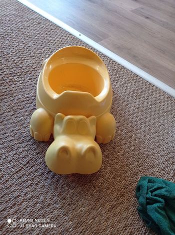 Pot bébé avec couvercle