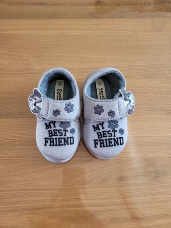 Chaussons pointure 25 Charlie et Friends