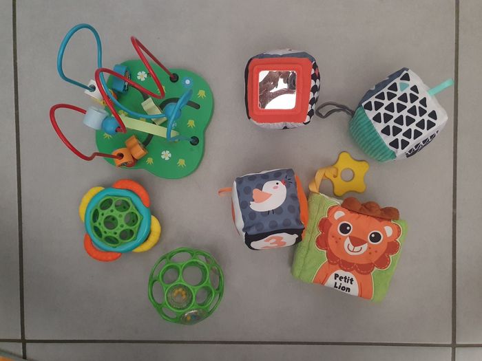 Assortiment jouets 1er âge
