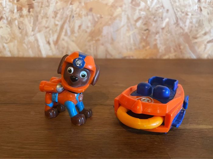 Idée cadeau 🎁 Figurine Zuma Launching Surfboard de la Pat Patrouille avec sa bouée à lancer - photo numéro 3