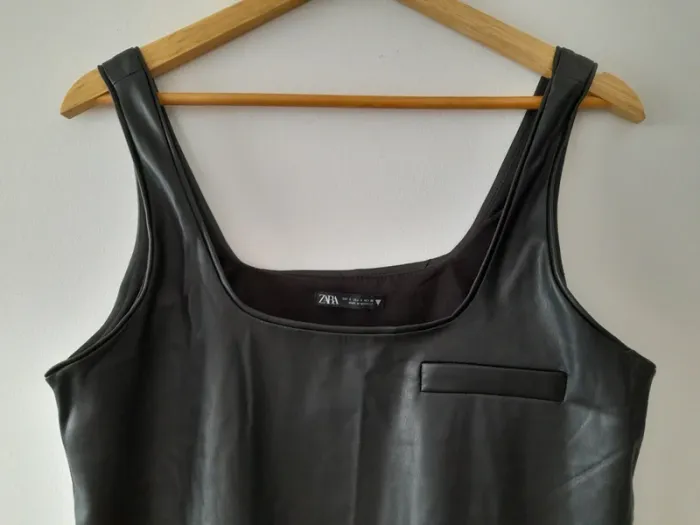 Robe courte à bretelles simili cuir Zara - photo numéro 2