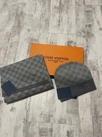Ensemble bonnet et écharpe Louis Vuitton