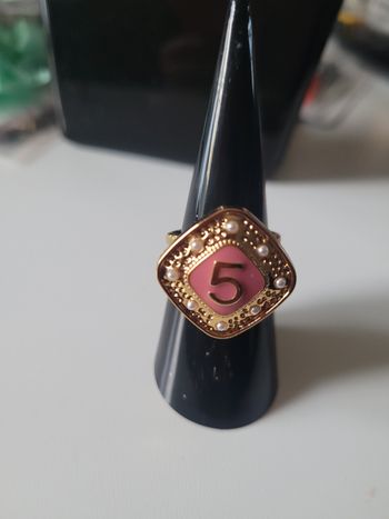 Bague upcyclé avec joli bouton