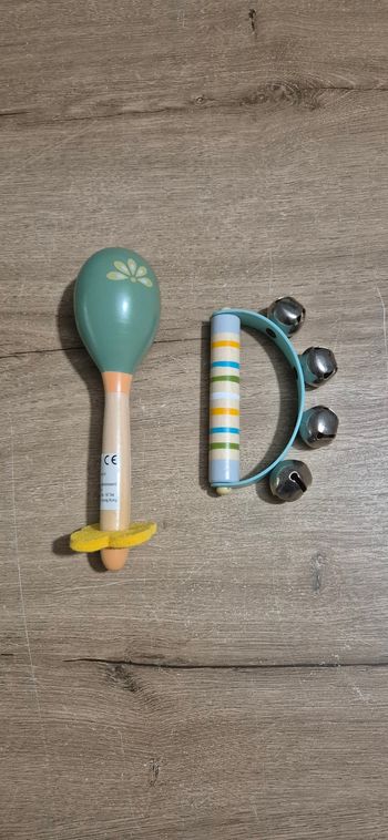Lot maracas et hochet grelots en bois
