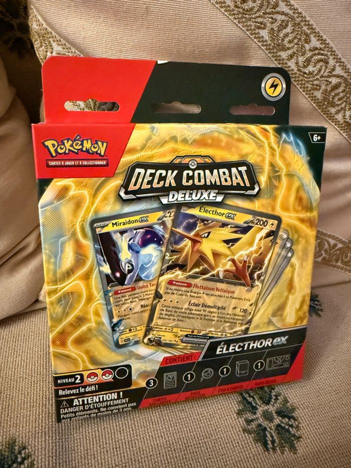 NEUF Coffret 60 cartes jeu Pokémon Deck de combat deluxe Electhor ex Miraidon ex