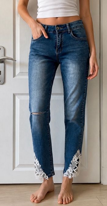 Jean femme à trou motifs broderie