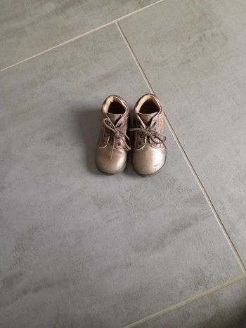 Chaussure argentée taille 22