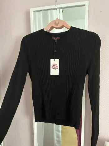 Pull noir - neuf avec étiquette Jennyfer