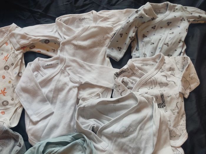 Énorme lot + de 80 vêtements, 1 mois,3 mois,6 et 9 mois - photo numéro 10