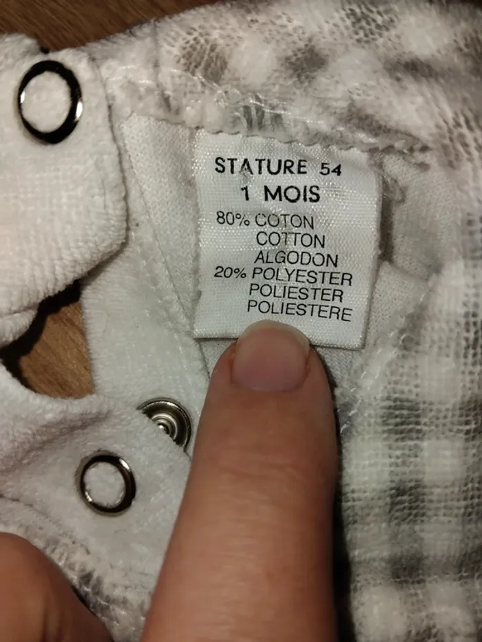 5 pyjamas  velours 1 mois - photo numéro 3