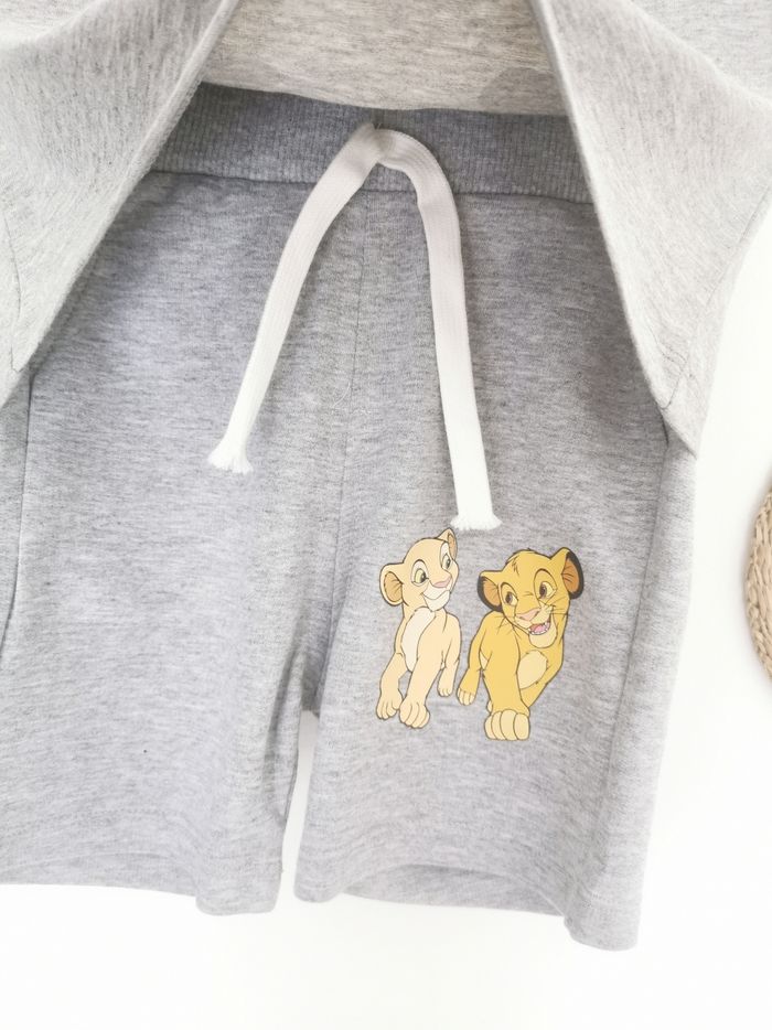 🧑 Bermuda 🩳 en toile 👶 Sergent Major
🖊️ ÉTAT ✅️: Parfait👌 - Avec étiquette🏷️ - Jamais porté 🆕
🖊️ DESCRIPTION🩳:
▪️Taille 24 Mois - 86 cm
▪️Matière: 100% coton
▪️Taille elastiquée à l'arrière ajustable de l'intérieur
▪️Fermeture par 1 bouton - photo numéro 4