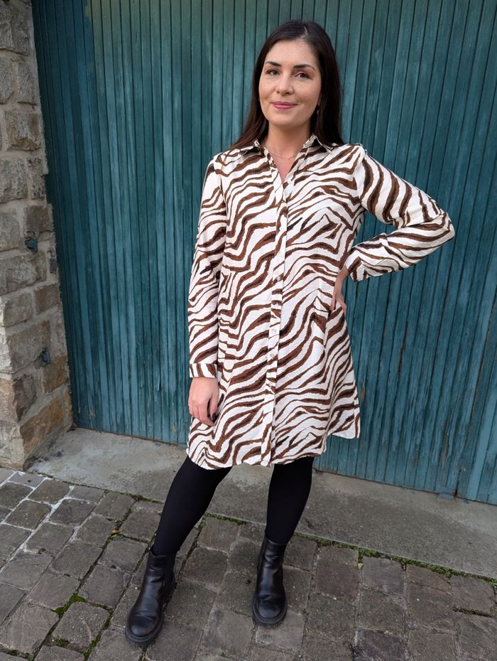 Robe chemise Zèbre blanc/marron
Taille S - photo numéro 2