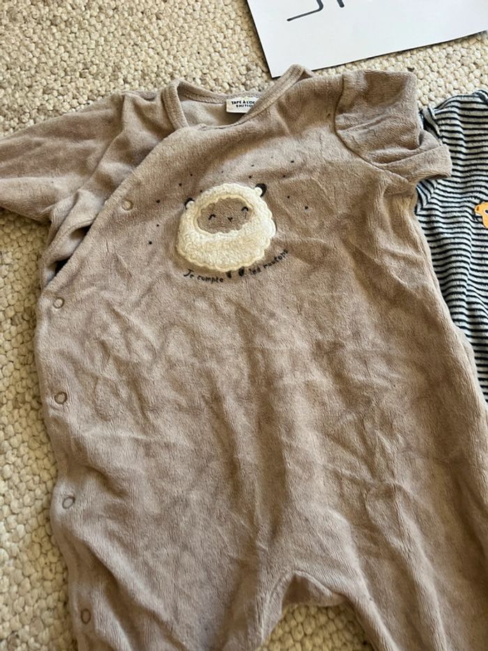 Lot Pyjama velour 9 mois - photo numéro 5