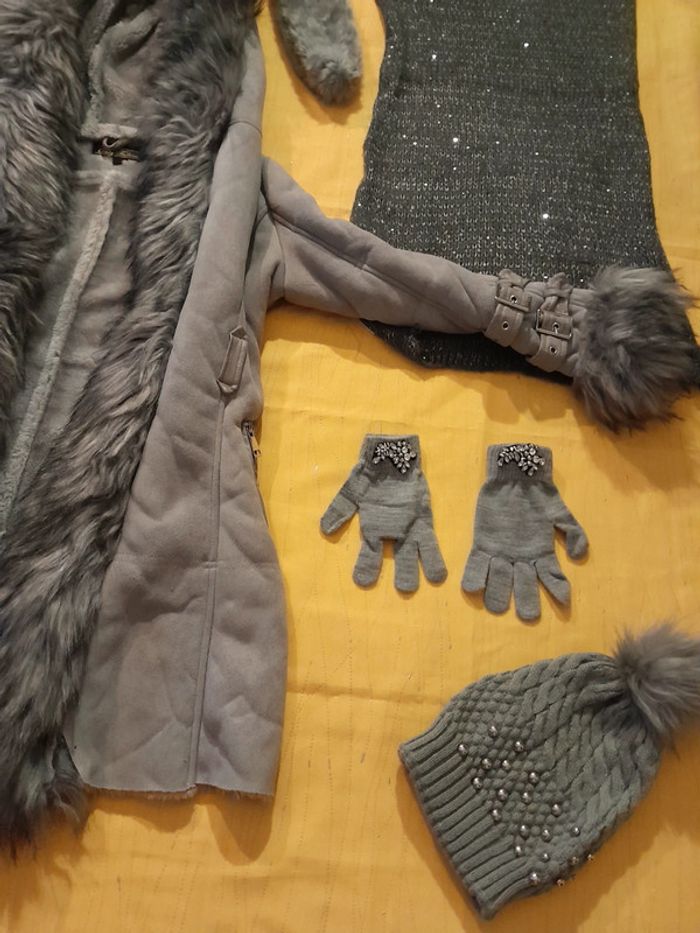 Gros lot Hiver Femme S Manteau + 2 écharpes + bonnet + pull assorti + gants - photo numéro 3