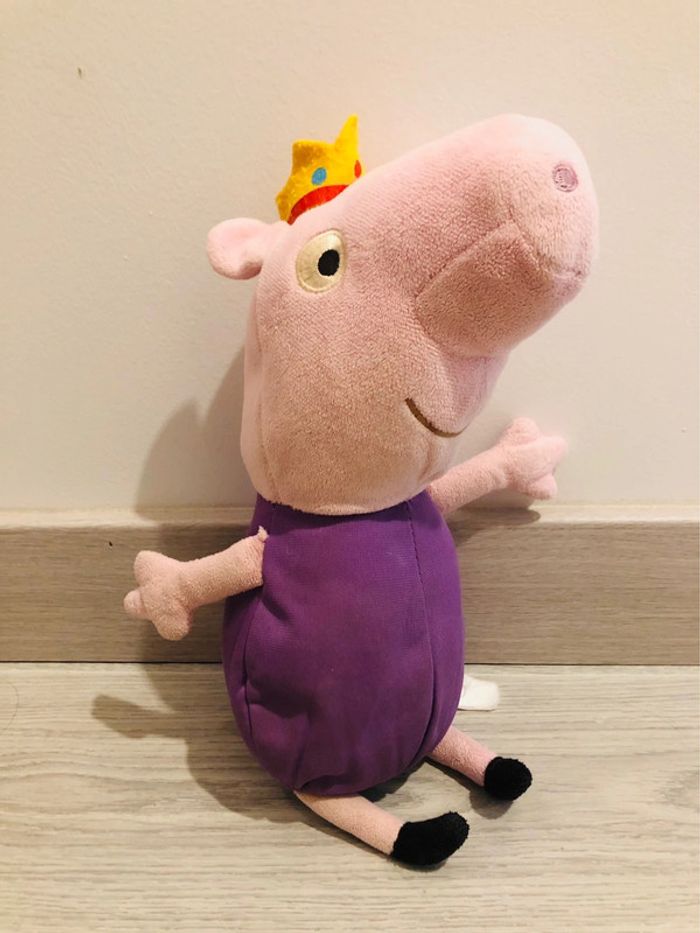 Peluche peppa pig violette Georges roi doudou - photo numéro 6