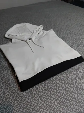 Sweatshirt/pull à capuche - blanc et noir - PUMA