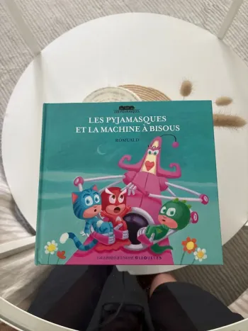 Les Pyjamasques et la machine à bisous