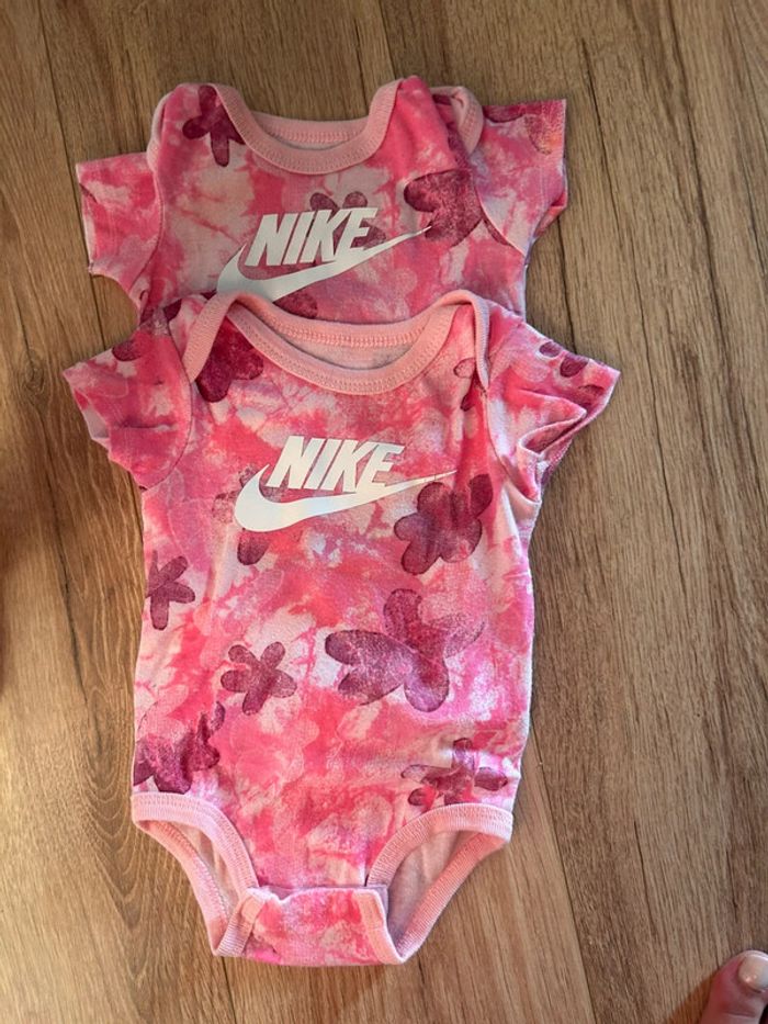 Bodies Nike