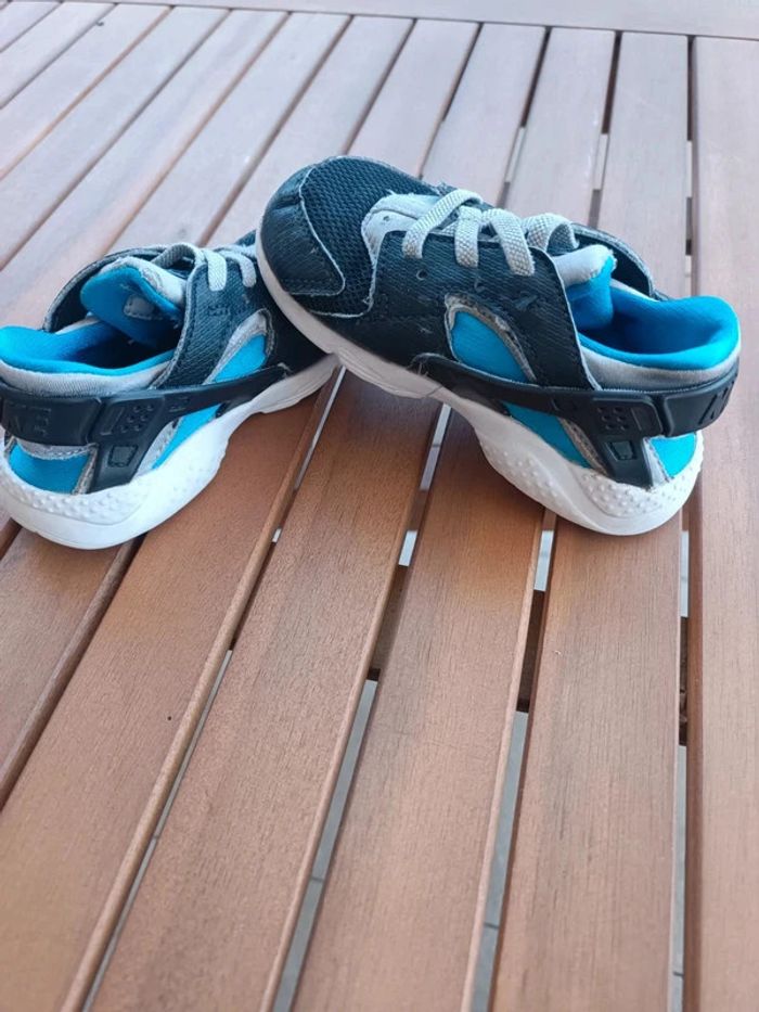 Baskets Nike Huarache pointure 25 - photo numéro 4