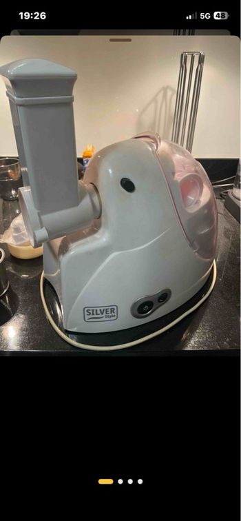 Appareil râper les légumes et viandes