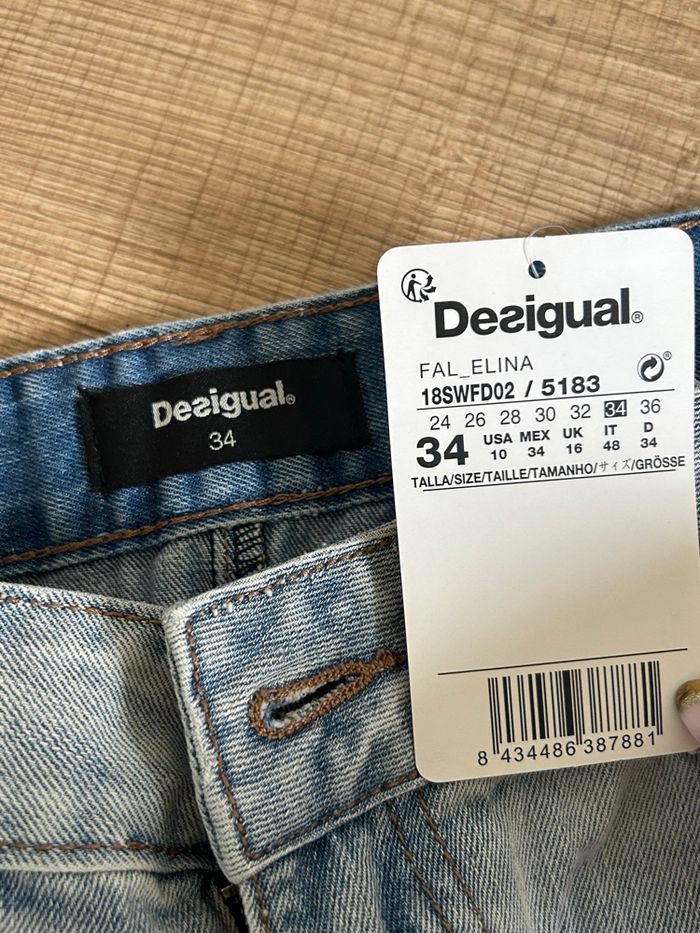 Jupe en jean neuve avec broderies Desigual taille 34 (taille très grand) - photo numéro 9