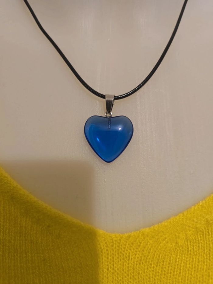 Magnifique collier neuf cœurs  en verre - photo numéro 2