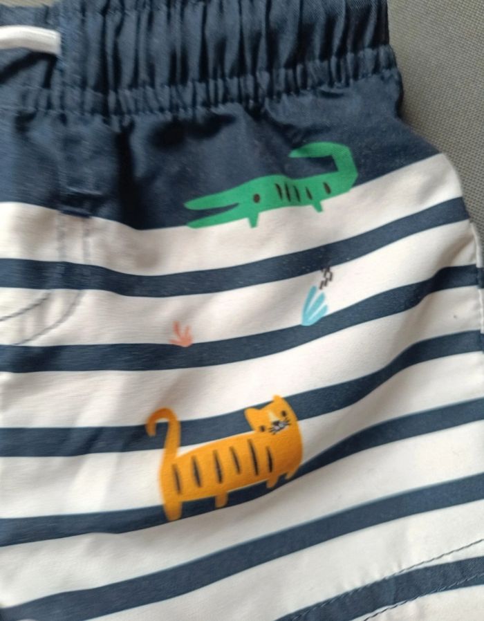 Short de bain neuf - photo numéro 4