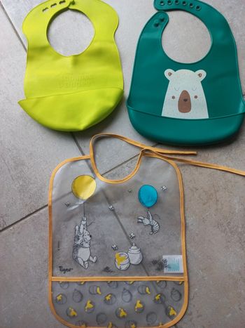 Lot de 3 bavoirs en plastique et silicone