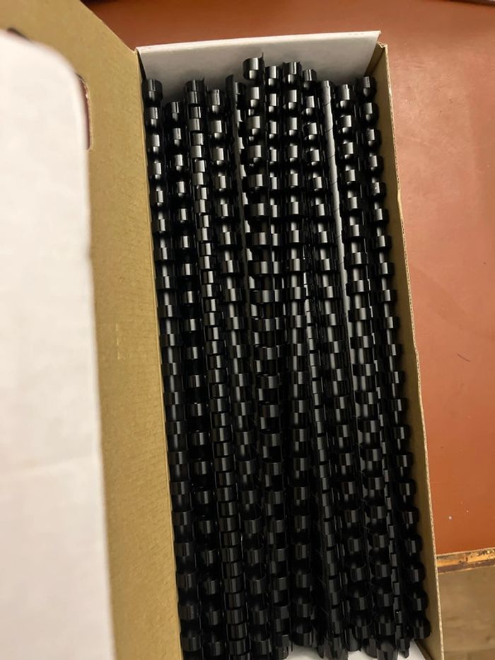 Anneaux plastiques pour relier documents - photo numéro 2