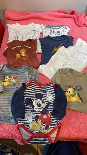 Lot 10 bodies LM 68-6mois