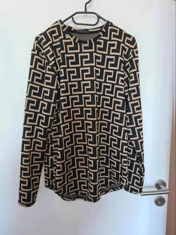 Haut motif gométrique taille 40