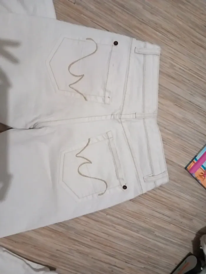 Jeans pattes d'éléphant - photo numéro 3