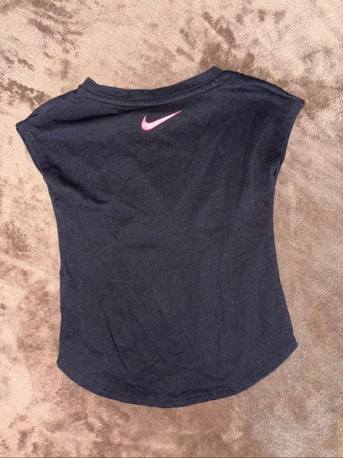 T-shirt Nike fille taille 3 ans en très bon état. - photo numéro 5
