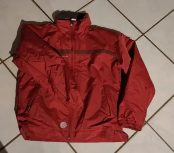 Veste rouge queshua rouge 12 ans
