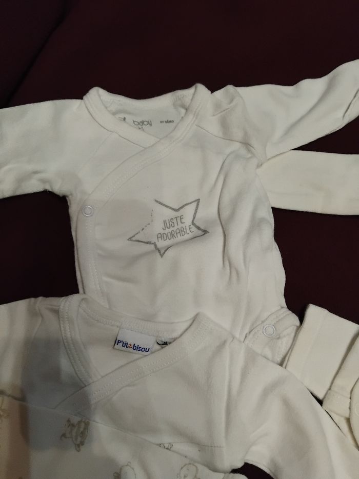 Lot de 7 bodies taille naissance et 1 mois - photo numéro 5