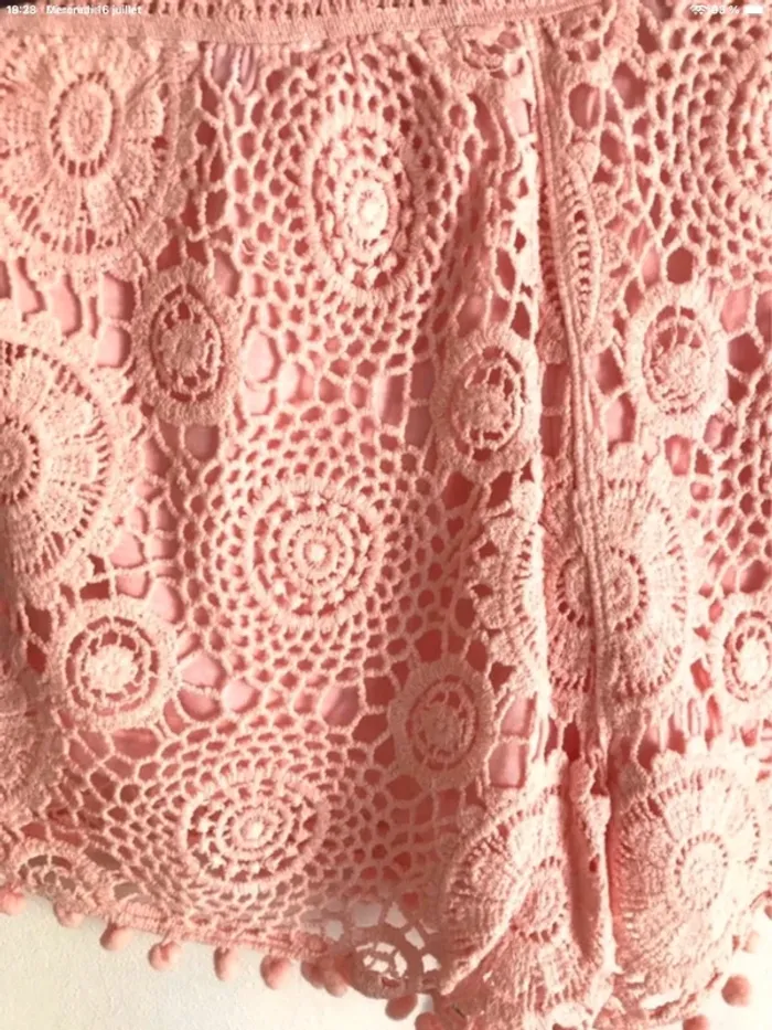 Short en dentelle fleurie rose taille 34/36 - photo numéro 5