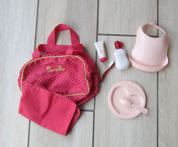 Sac et accessoires pour poupée