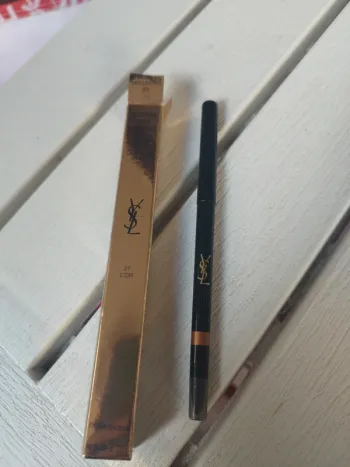 Crayon contour à lèvres Yves Saint Laurent couleur or n°27